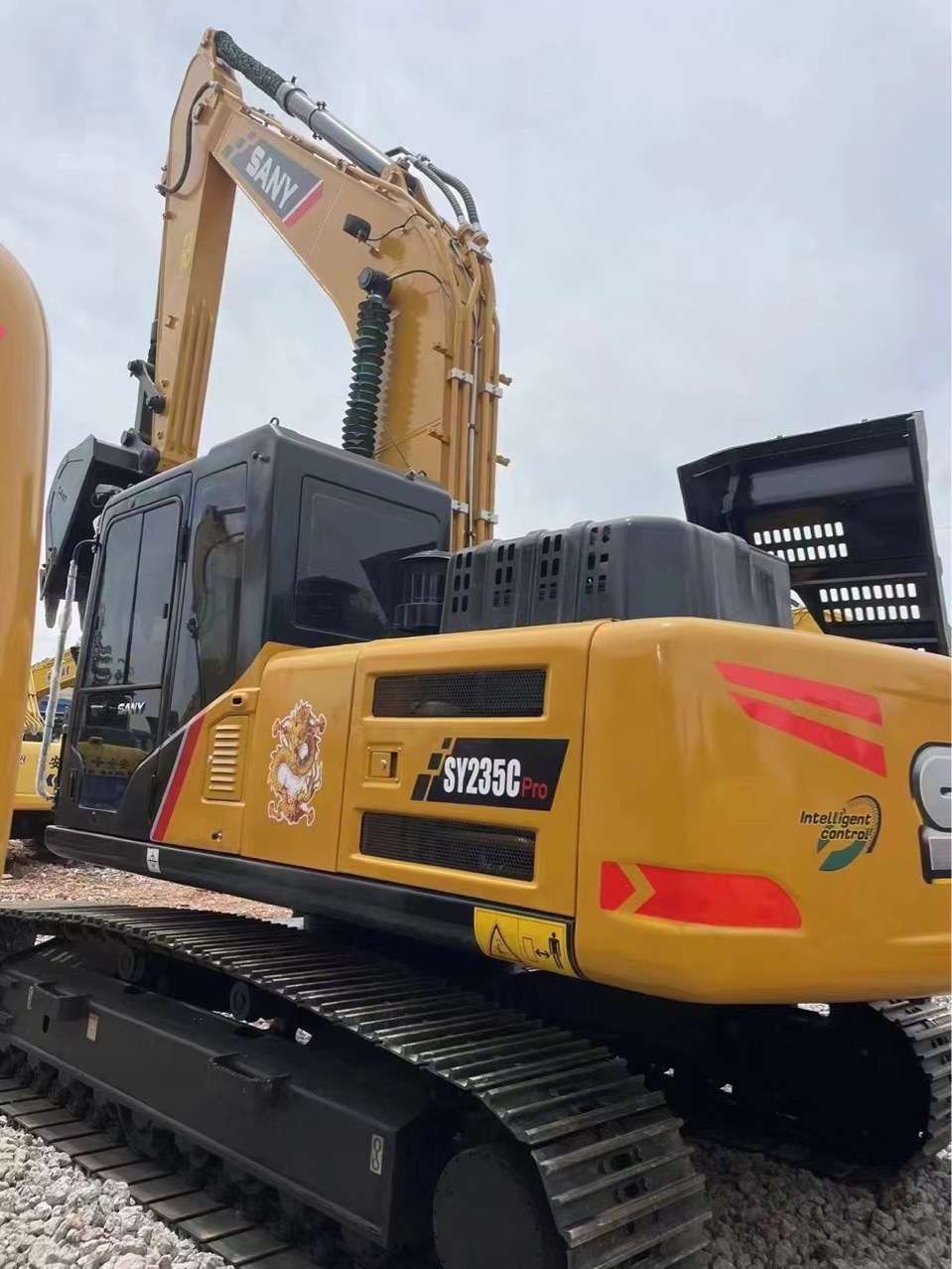 La pintura original de segunda mano 9.9 Chengxin Sany235 excavadora 285 305 gran mercado de excavadoras