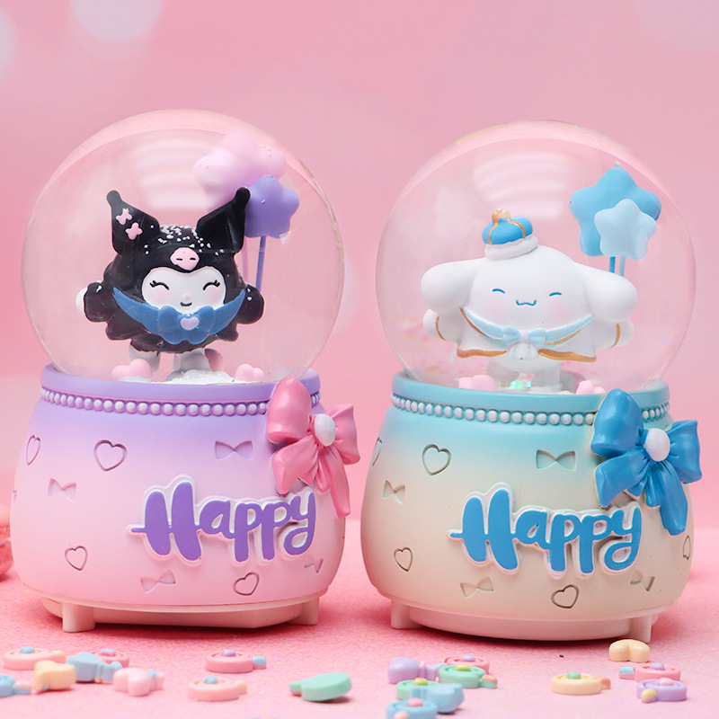 El huevo creativo golpea la caja de música de la bola de cristal, la linda cosa de dibujos animados, el perro de Yugui, los adornos de Kuromi, los regalos exquisitos al por mayor