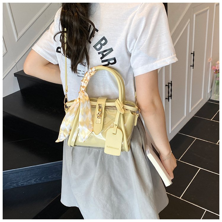 This year's popular women's handbag features a new, stylish and versatile hand-held crossbody bag with a Korean niche design and a bucket bag undefined
