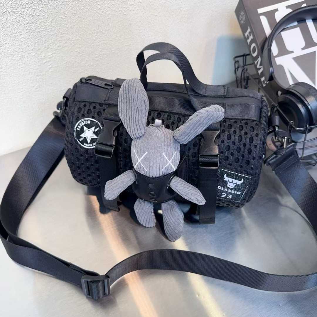 跨境新款休闲网布斜挎包个性公仔圆筒包女包大容量时尚手提单肩包