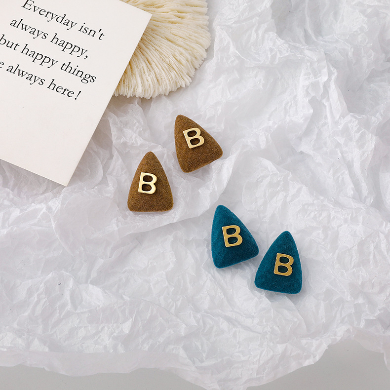 Fashion New Style Letter B Earrings display picture 1