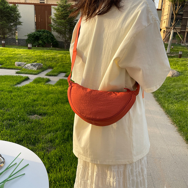 Crossbody bag U family same style dumpling bag new versatile commuter casual shoulder bag for women high-end Uniqlo bag for women
