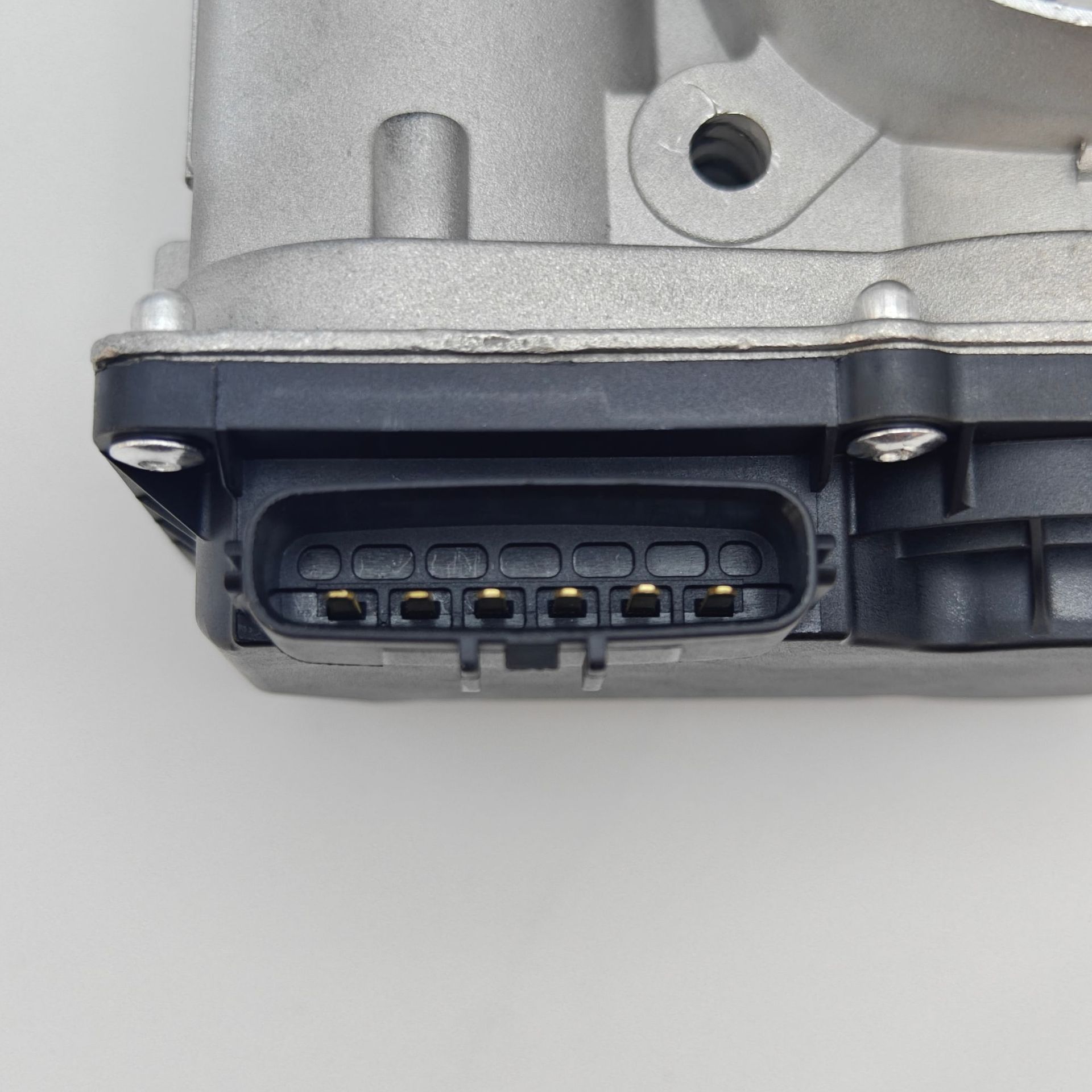 Suitable for Toyota Corolla, Lexus HS250h, and Subaru xB throttle body 22030-22040