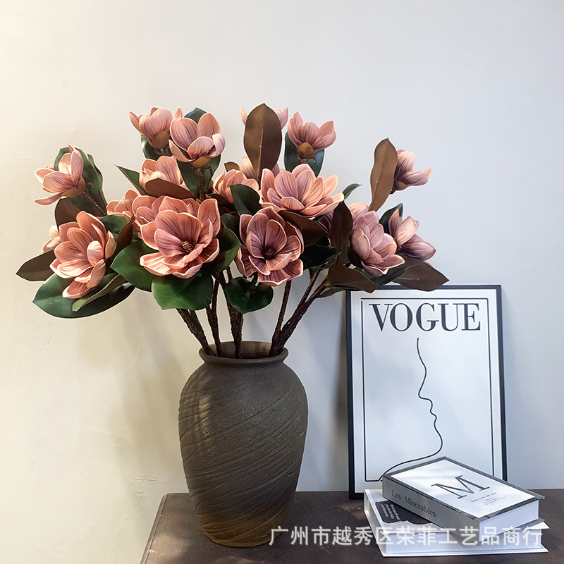 Simulación de flores magnolia sensación de mano 3D de alta calidad con hojas de simulación 3 cabezas magnolia decoración de la sala de estar de boda del hotel