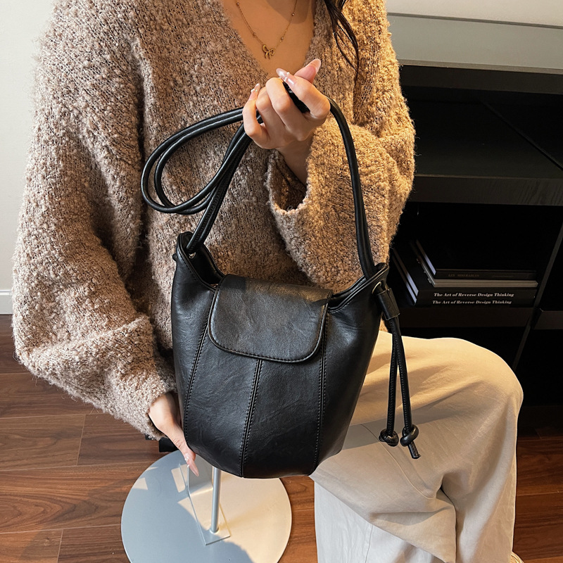 Retro Small Handbag for Women, New Model, Solid Color, Cross-Border Shoulder Bag, Large Capacity, Daily Commuting Crossbody Bucket Bag