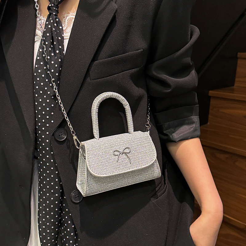 Bolso de mujer con lazo de alta gama 2025 nuevo bolso de mensajero de estilo occidental de moda ins mini bolso cuadrado pequeño portátil de un solo hombro