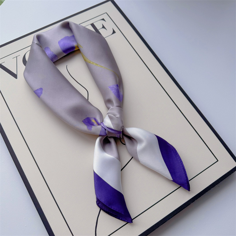 Primavera y verano nueva bufandas de impresión de letras de satén 70 × 70 bufandas de seda pequeñas bufandas cuadradas de alta calidad bufandas de estilo francés