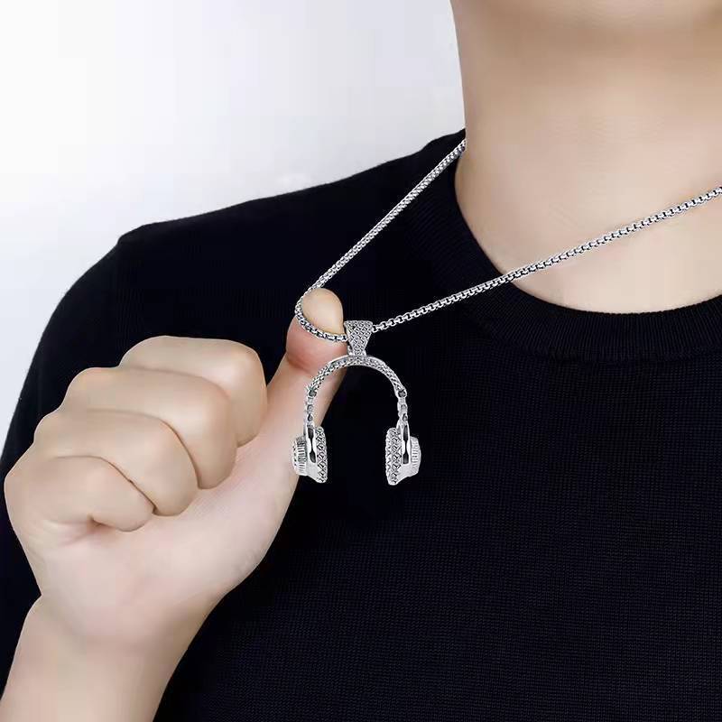 Korean style headset necklace men's hip hop fashion all-match internet celebrity sweater chain student pendant all-match titanium steel necklace accessories