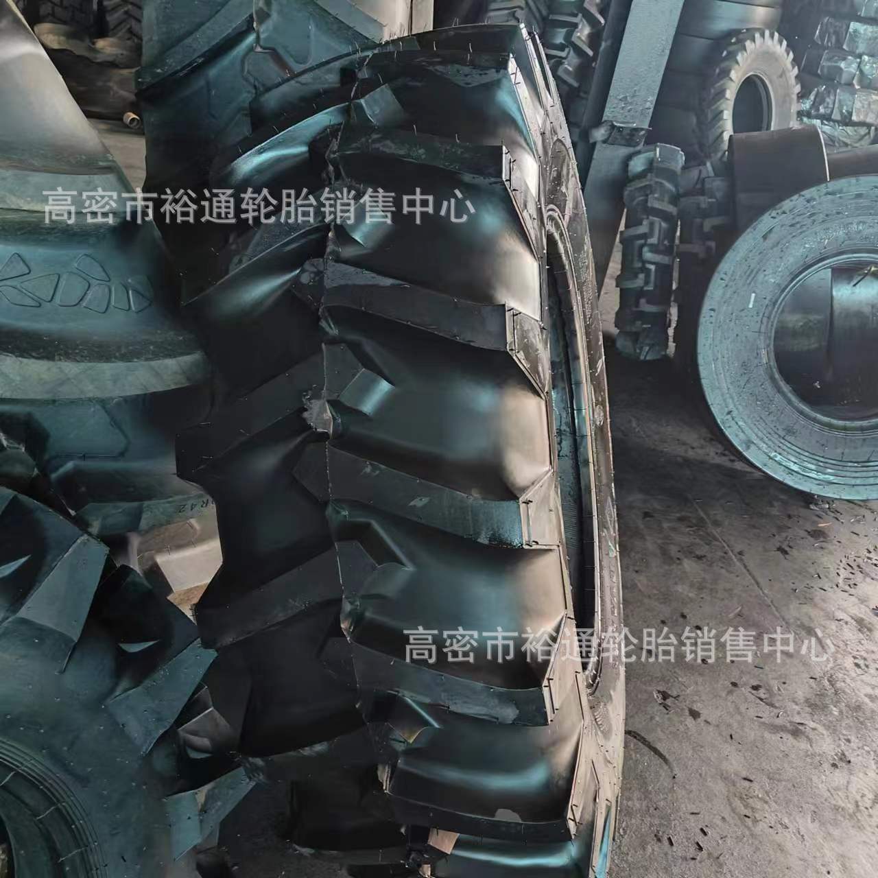 玉米收割机拖拉机轮胎16.9 18.4 20.8-30-34-38-42 R-1S人字花纹