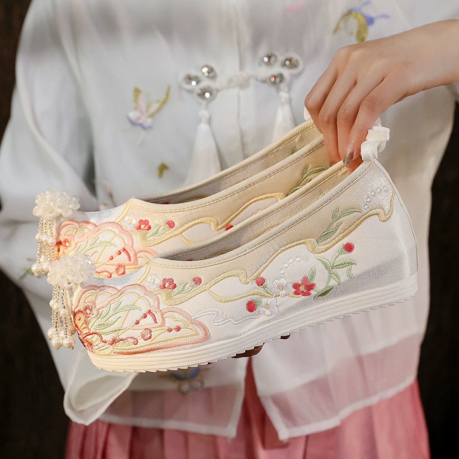 [Цветок Бабочки] 2024 Весна новая обувь ханьфу студентки древний стиль женский подходящий ханьфу внутренний Рост Увеличение древний стиль