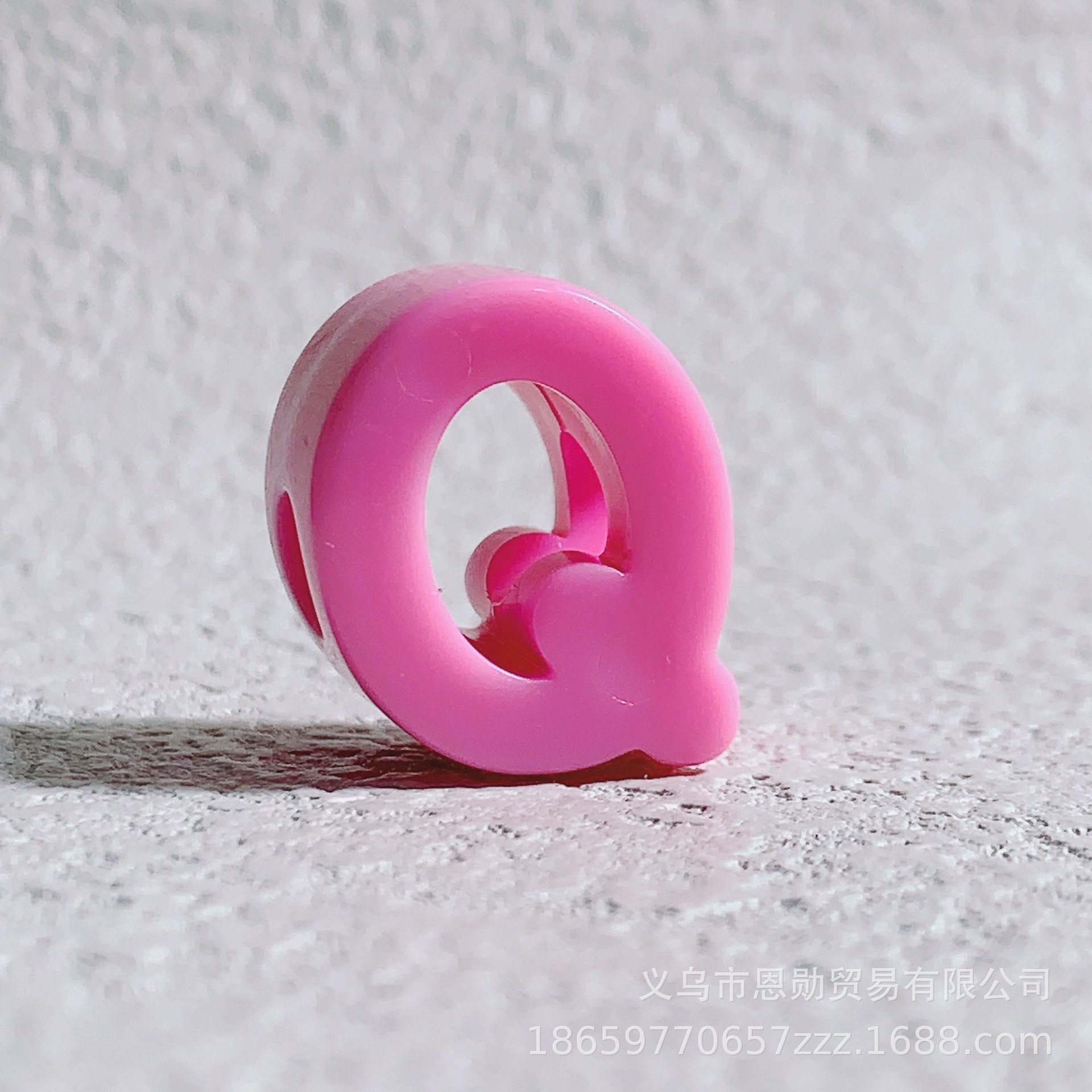 Q (pink)