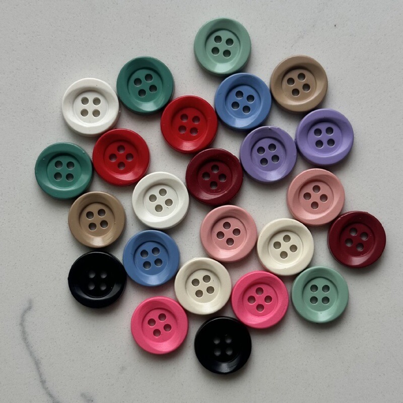 Plastic Colorful Four-Hole Hand-Sewn Buttons Cartoon Children's Round Button for Coats and Sweaters Plastic Colorful Four-Hole Hand-Sewn Buttons Cartoon Children's Round Button for Coats and Sweaters