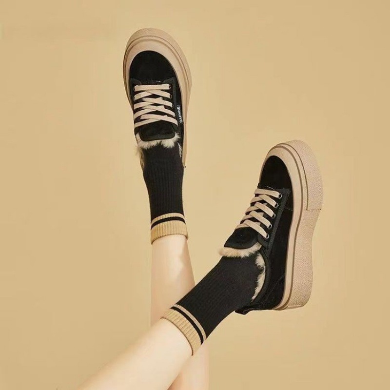 Retro autumn suede sneakers platform with shoelaces for leisure