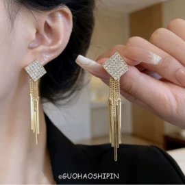 项链;毛衣链;耳钉