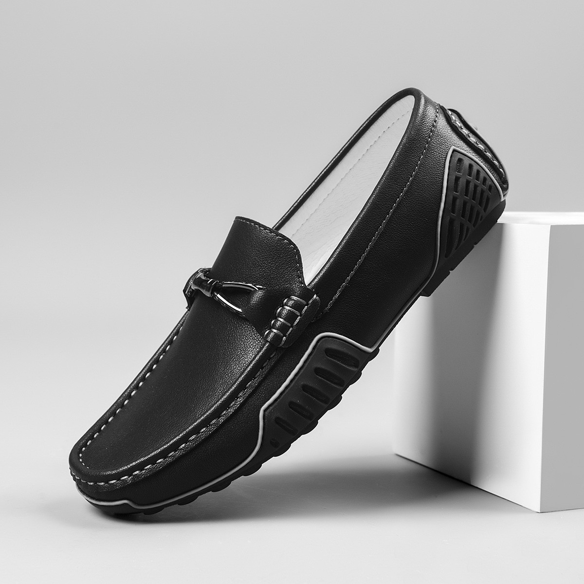 Zapatos de cuero verdaderos de primavera y verano transpirables, zapatos de cuero casuales, zapatos de conducción grandes para hombres.