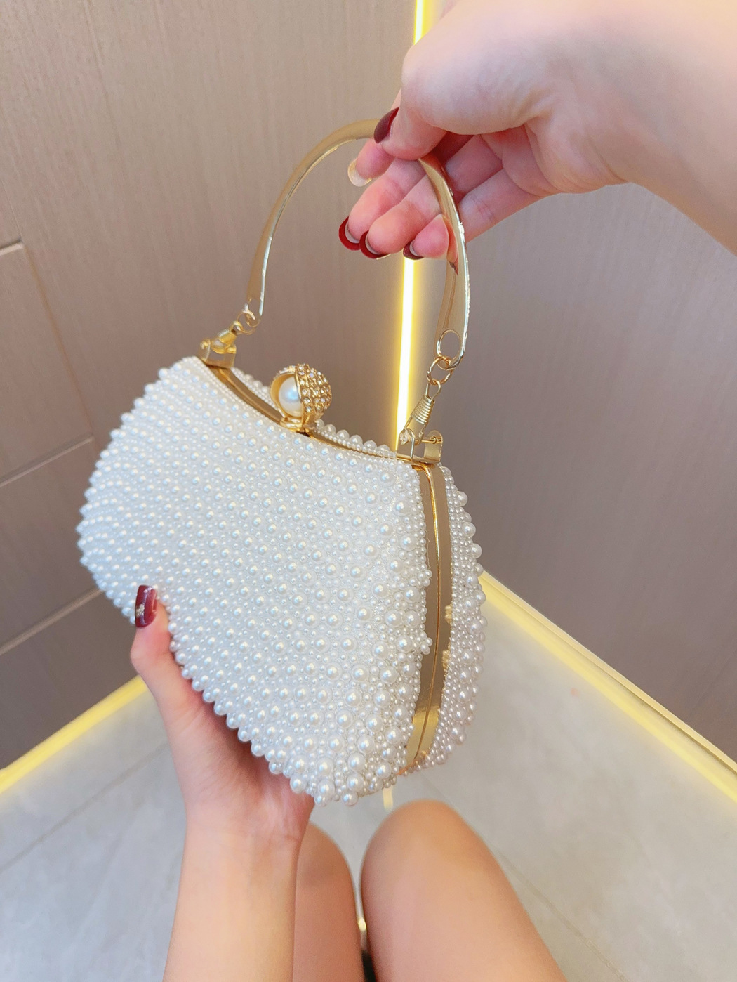White Beige Black Polyester Solid Color Pearls Evening Bags display picture 3