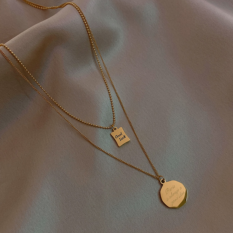 Kleine goldene Ziegelstein-Halskette aus Titanstahl für Damen, leichter Luxus-Nischenstil 2025, hochwertige Schlüsselbeinkette für Pullover,_voghion.com