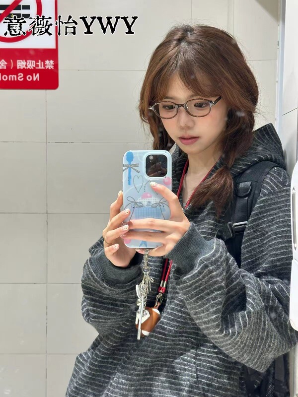 American retro style short striped heavy cardigan hooded sweatshirt for women, autumn and winter, fleece-lined, loose fit, couple's jacket American retro style short striped heavy cardigan hooded sweatshirt for women, autumn and winter, fleece-lined, loose fit, couple's jacket