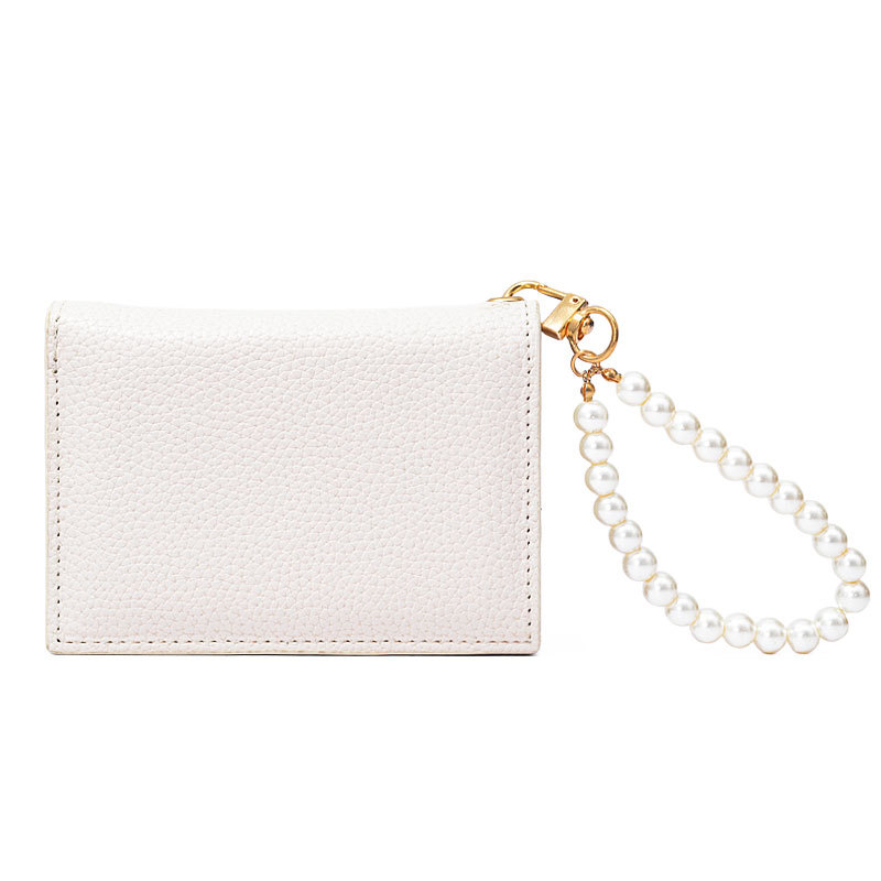 진주가 있는 흰색