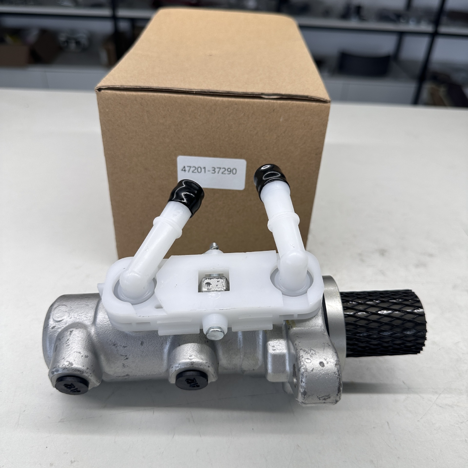 Suitable for Toyota Coaster Brake Master Cylinder 47201-37290 4720137290