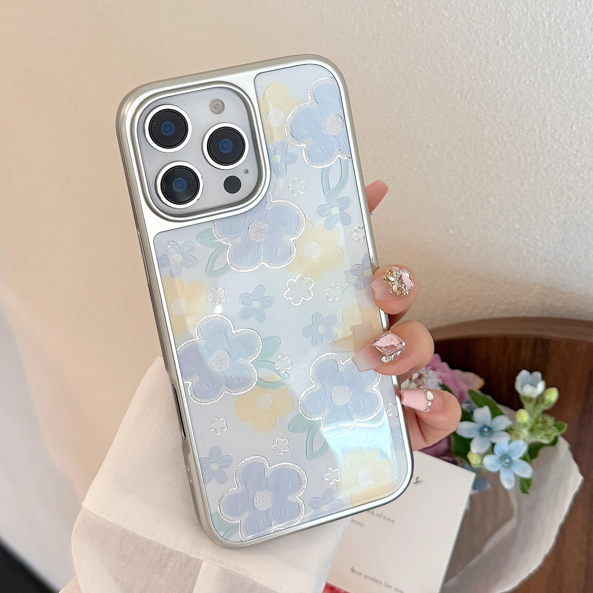 Las flores azules frescas de estilo ins son adecuadas para Apple 16ProMax funda para teléfono móvil 14/15 nicho 13 epoxi 15PM