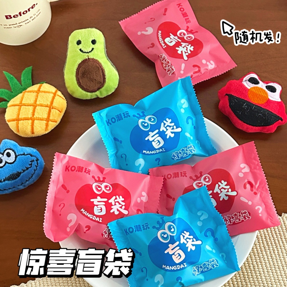 Nuevo muñeco de peluche de dibujos animados lindo broche bolsa ciega juguete niño sorpresa muñeca joyería bolsa accesorios de decoración