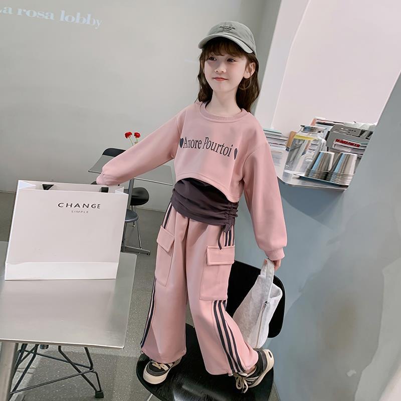 New spring girls' outfit set, stylish and fashionable three-piece cargo pants set, trendy spring clothes for girls.