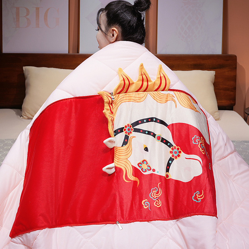 2026 Año del Caballo mascota juguete de peluche estilo de marea estampado caballo mascota almohada es 2 en un regalo de reunión