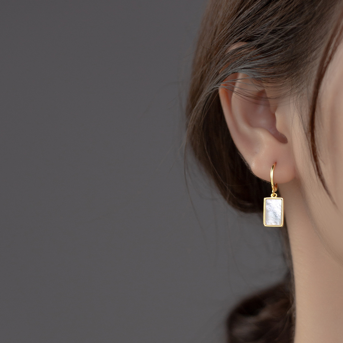 Eloch s925 plata geometría cuadrada concha temperamento pendientes de orejas de orejas de mujer simple pequeño fresco perfumes de orejas M02063