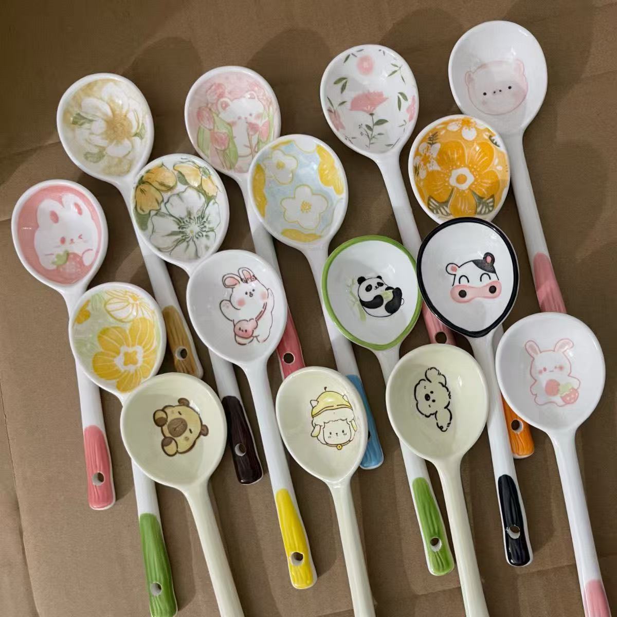 Cuchara de cerámica de color esmaltada cuchara de mango largo cuchara encantadora cuchara de arroz cuchara de arroz cuchara de torsión cuchara de cabeza redonda