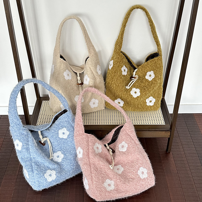 毛绒花朵刺绣单肩包秋冬甜美小众毛绒包文艺森系托特包韩版托特包