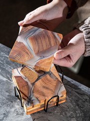 贏匠胡桃木樹脂杯墊環氧樹脂禪意杯托水墨崖柏隔熱墊鐵藝收納套裝