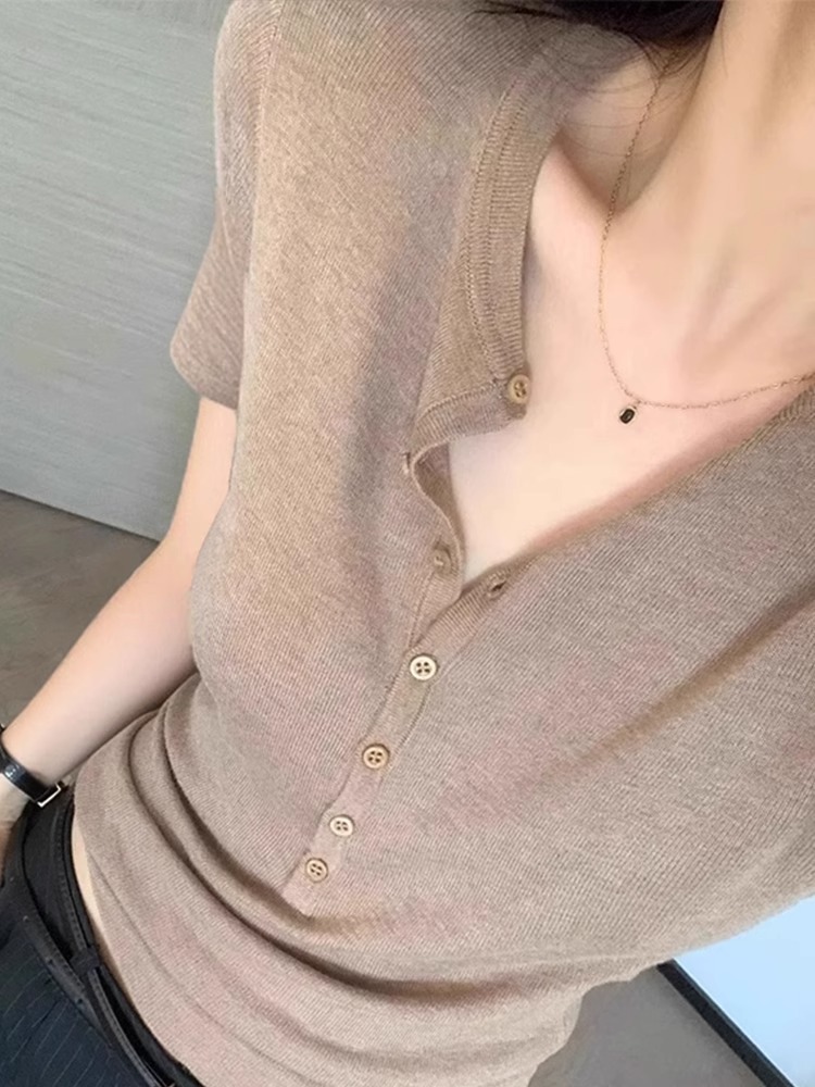 v t — đen