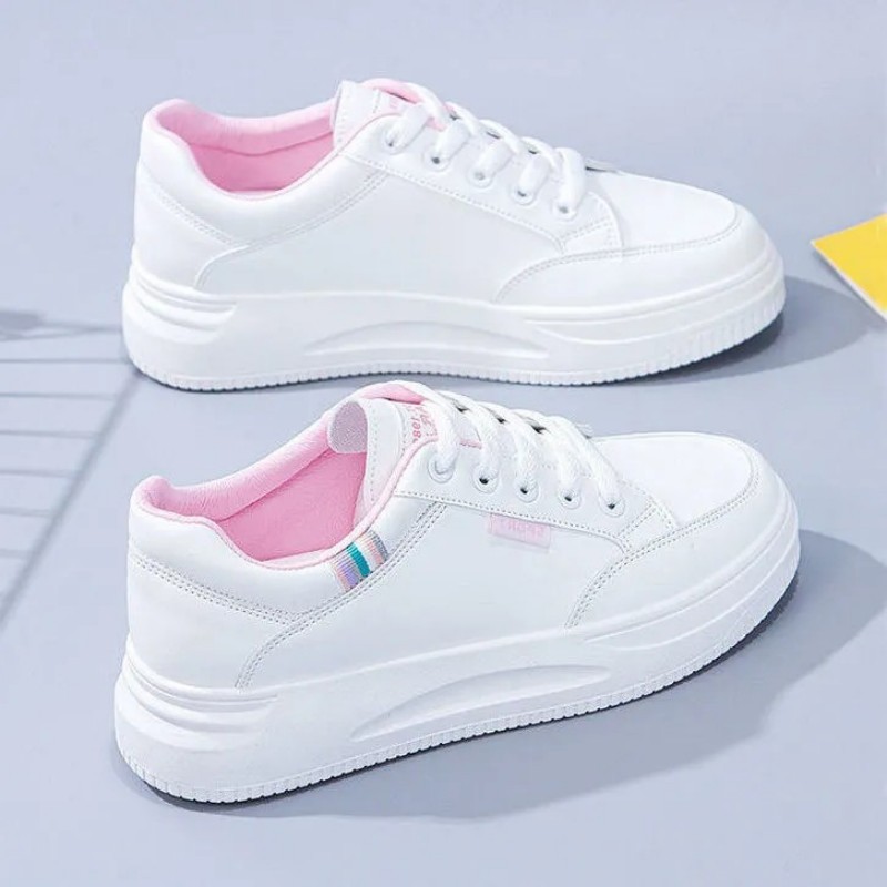 Comercio exterior al por mayor zapatos de skate para mujeres 2022 verano de goma suave de color sólido moda coreana zapatos deportivos casuales de mujer pequeños zapatos blancos