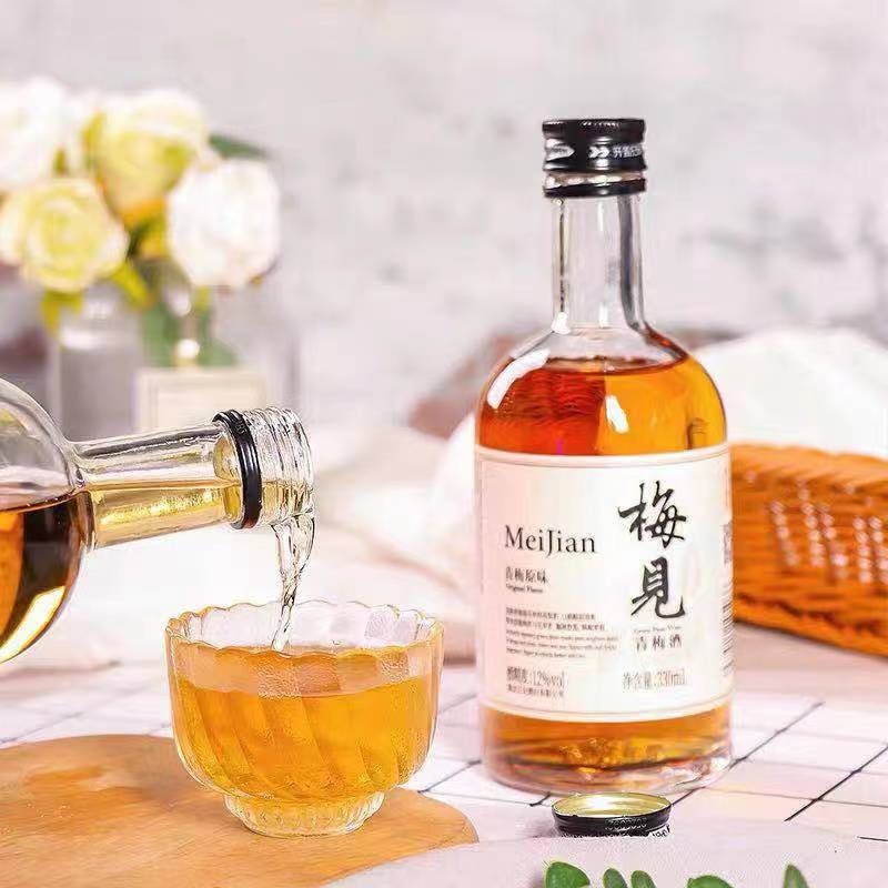 金鹏玻璃精白料低度数果酒酒瓶带盖密封玻璃瓶330ml梅见酒瓶