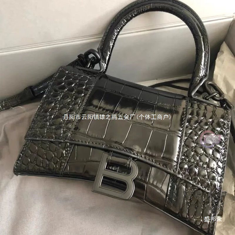 厂家法棍包女手挎斜早春版本精美腋下包感新款提高小众沙漏包牛皮|undefined
