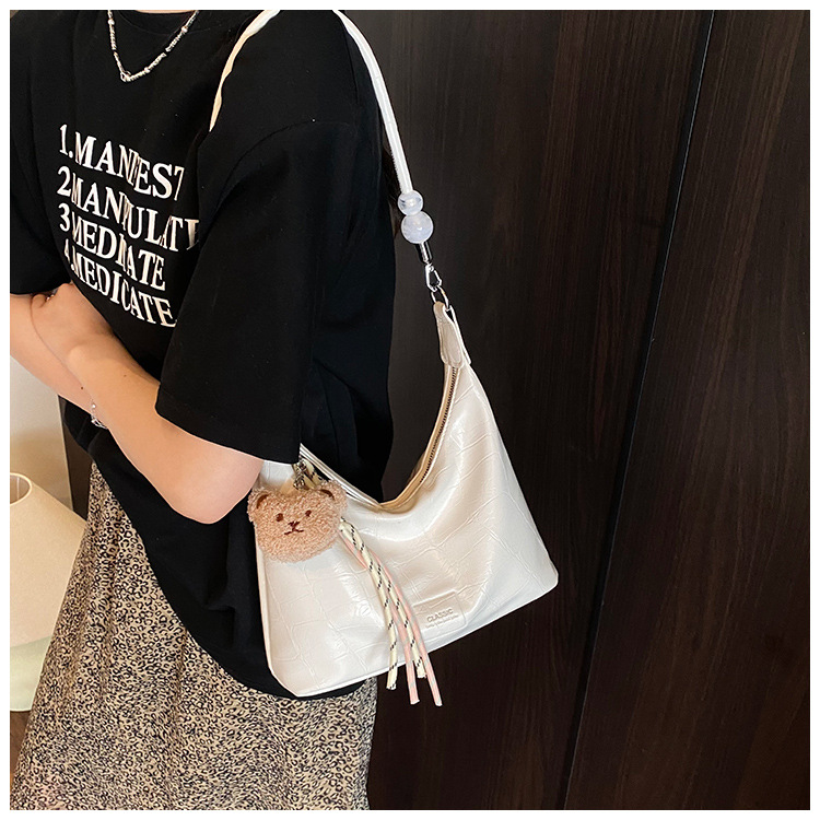 In the summer of 2025, crossbody bags, women's bags, single-shoulder bags, versatile casual bags, sports underarm bags, soft leather bags, dumplings, and women's bags undefined