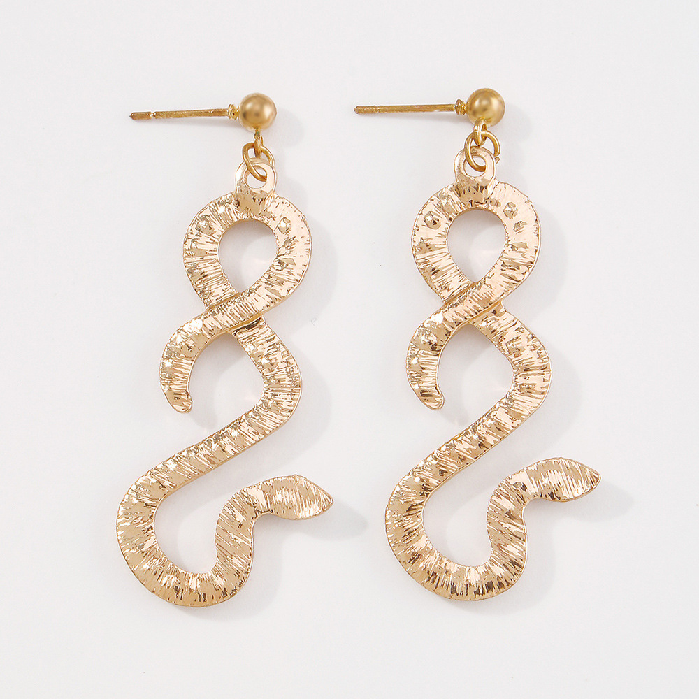Vente En Gros Bijoux Simples Boucles D&#39;oreilles Creuses En Forme De Serpent Nihaojewelry display picture 8
