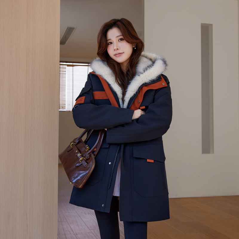 컬러 매칭 + 화이트 퍼 (탈착식 안감) 블랙 쉘 + 퍼 슬리브