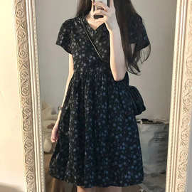 黑色碎花连衣裙女夏季小众设计感显瘦v领遮肚子显瘦泡泡袖短裙子