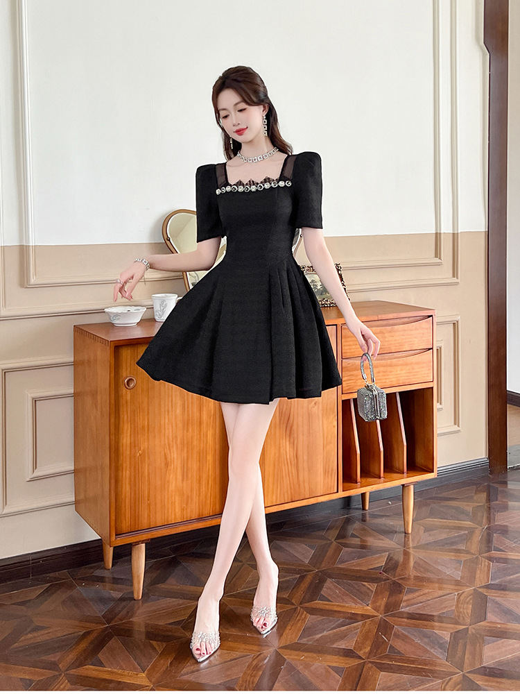 Váy đen bồng xòe cổ vuông thắt eo kiểu công chúa — Màu đen