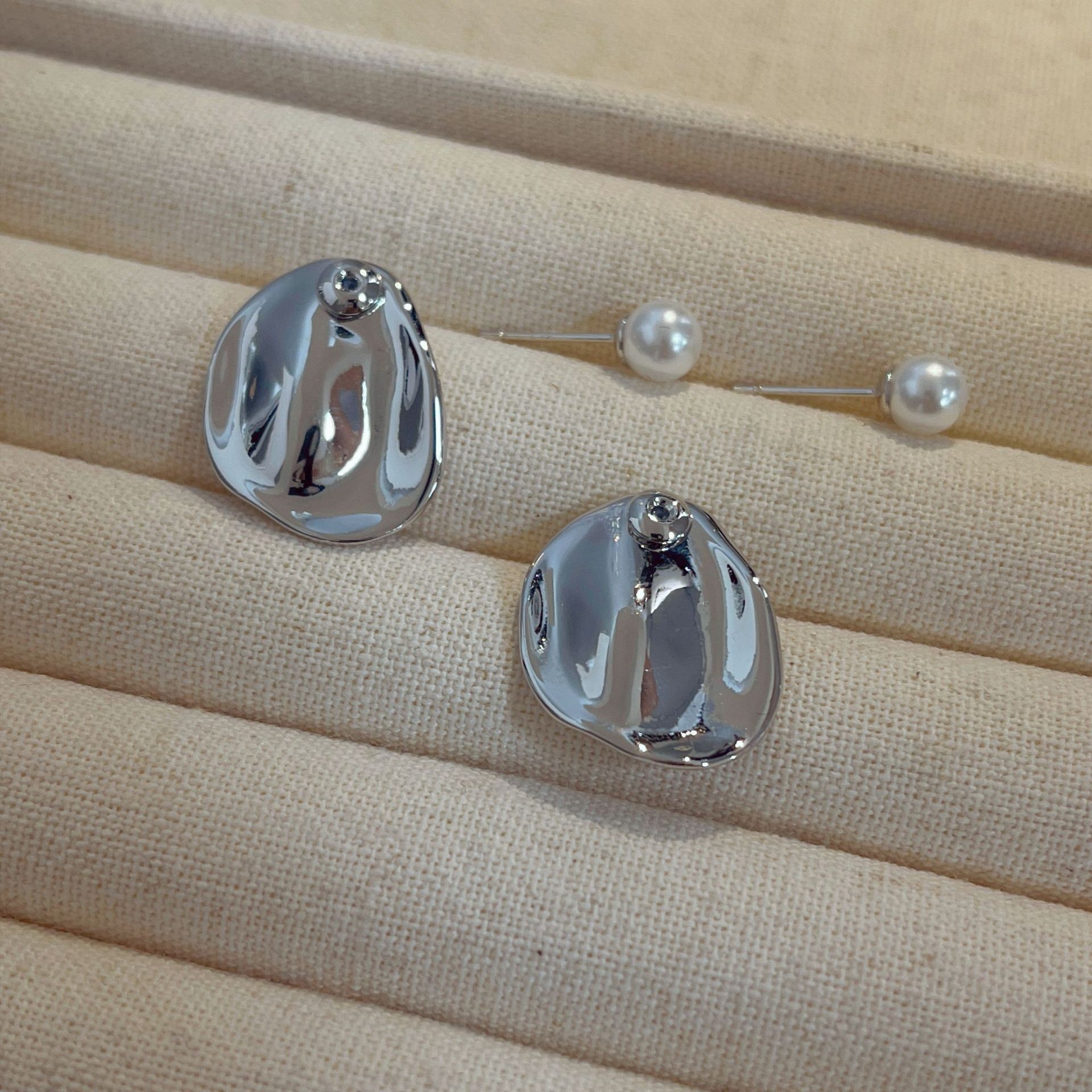 F8656 화이트 K 메탈 진주 귀걸이