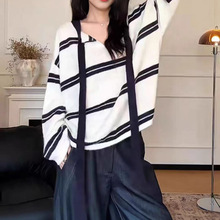 2025年秋冬慵懒风拼色条纹V领系带套头针织衫上衣女宽松毛衣上衣