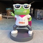 潮玩网红店大摆件牛蛙火锅店餐厅雕塑商场酒吧相框青蛙拍照装饰品