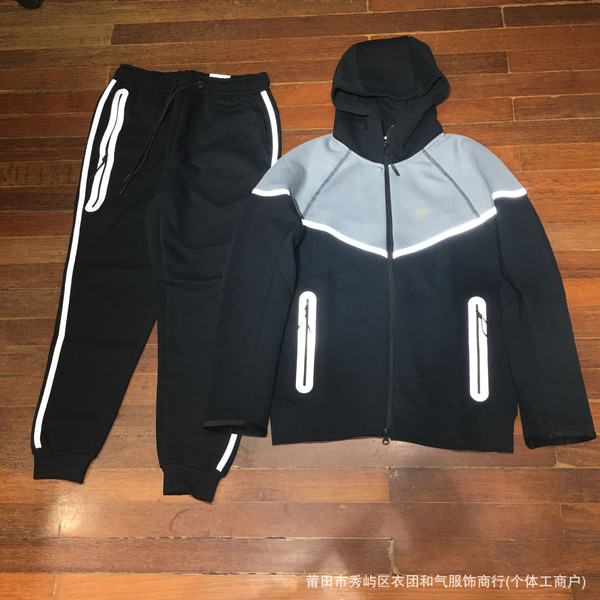 Demi-season retroreflective hoody for leisure
