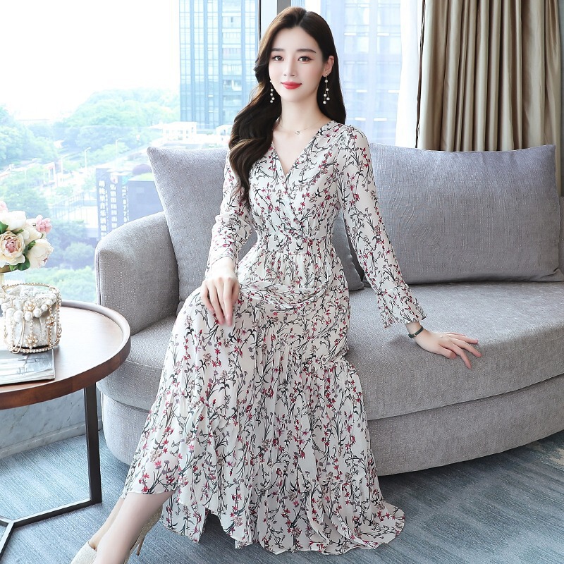 2025 Long-Sleeved Dress Women's Mid-Length Spring New Floral Chiffon V-Neck Waist Slimming Look British Style Long Skirt 2025 Long-Sleeved Dress Women's Mid-Length Spring New Floral Chiffon V-Neck Waist Slimming Look British Style Long Skirt