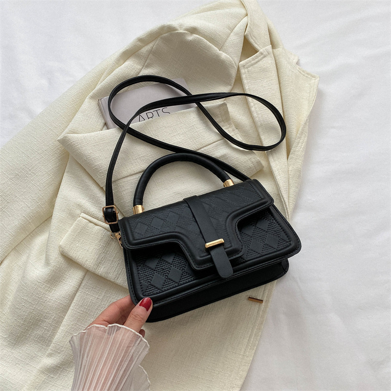 Elegant simple fashion this year popular textured handbag 2023 Summer new western style shoulder crossbody small square bag