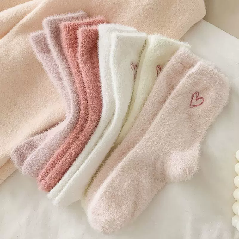 袜子女中筒袜秋冬季加厚水貂绒刺绣爱心睡眠地板袜冬天保暖长袜