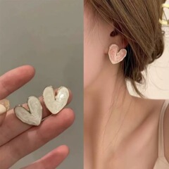 法式轻奢爱心耳钉女高级感小众时尚精致百搭耳饰冷淡风设计感耳环