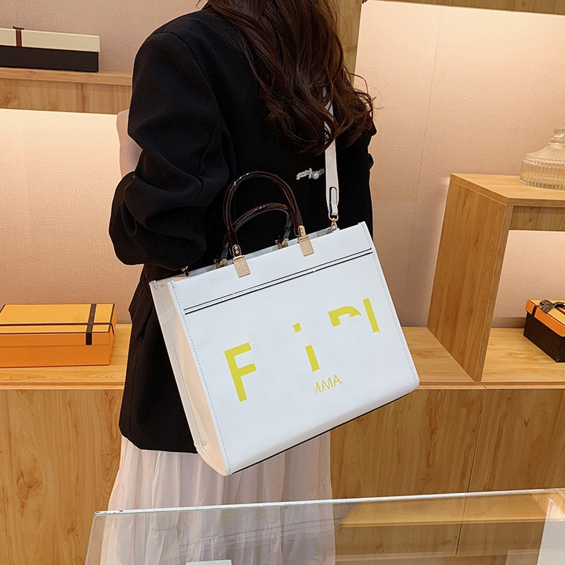 Bolso de hombro transfronterizo para mujer Bolso de mano de diseño de nicho retro europeo y americano al por mayor Bolso de mensajero de gran capacidad de alta calidad